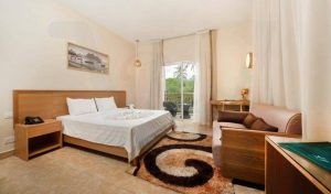 Le Palmist Resort and spa bedroom