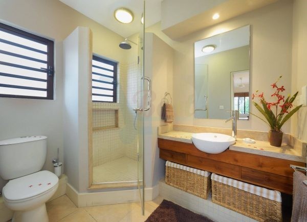 Bel Azur villa bathroom