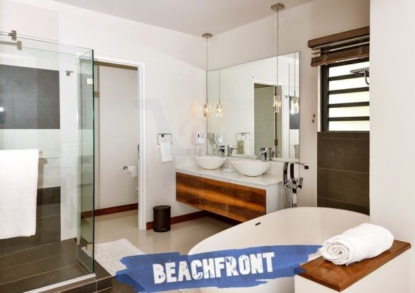 Leora beachfront Apartments bathroom