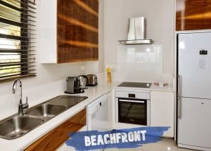 Leora beachfront Apartments kitchen