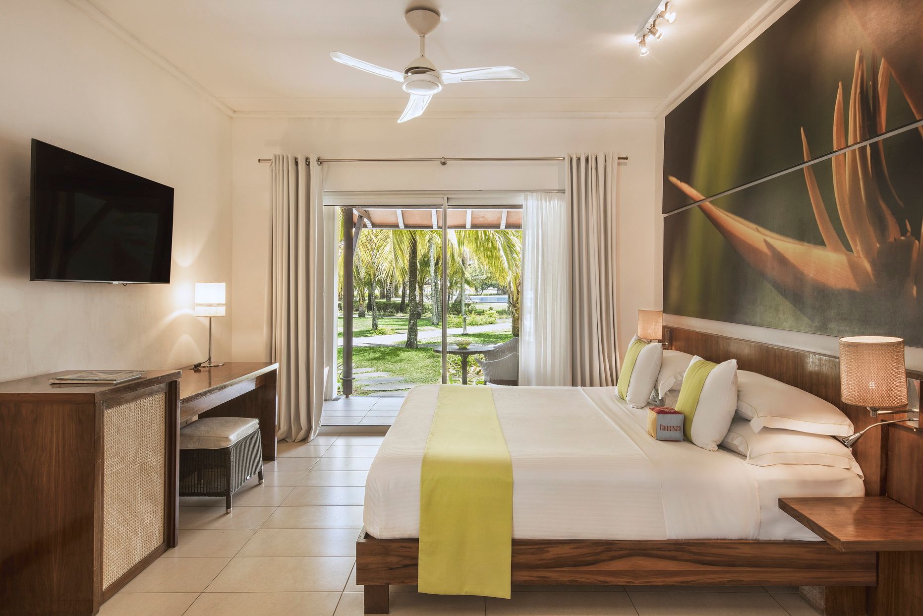 Tamassa Hotel Superior Room TV ans balcony