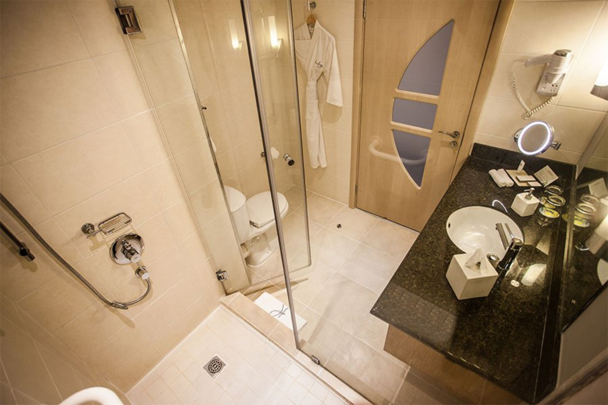 Hennessy Park Hotel Classic room's bathroom