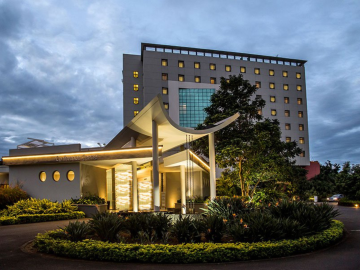 Hennessy Park Hotel Outside View
