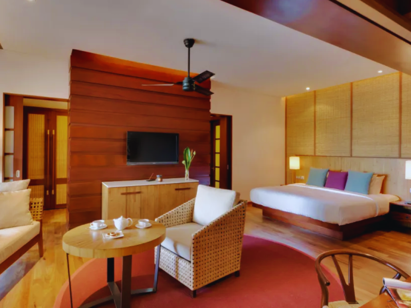 Luxury Pool Suite room