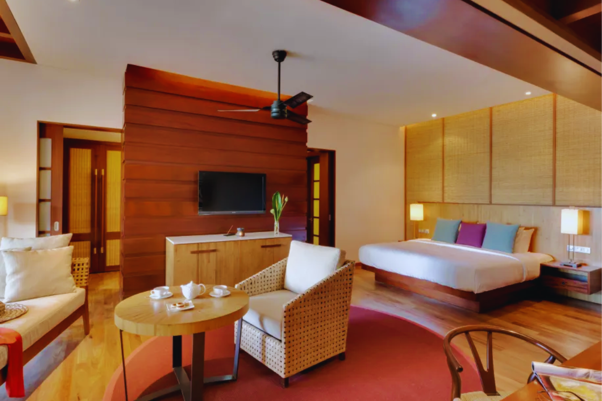 Luxury Pool Suite room