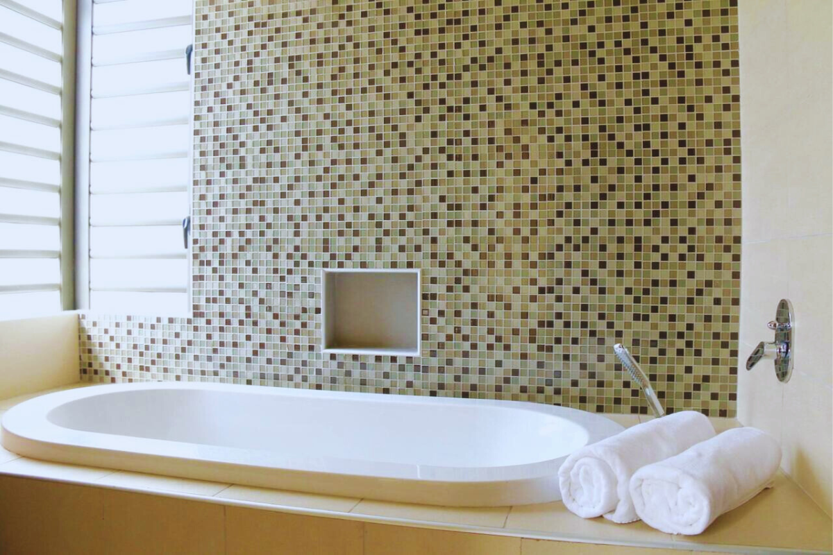 Nitzana Residences Three Bedroom Apartment bathtub