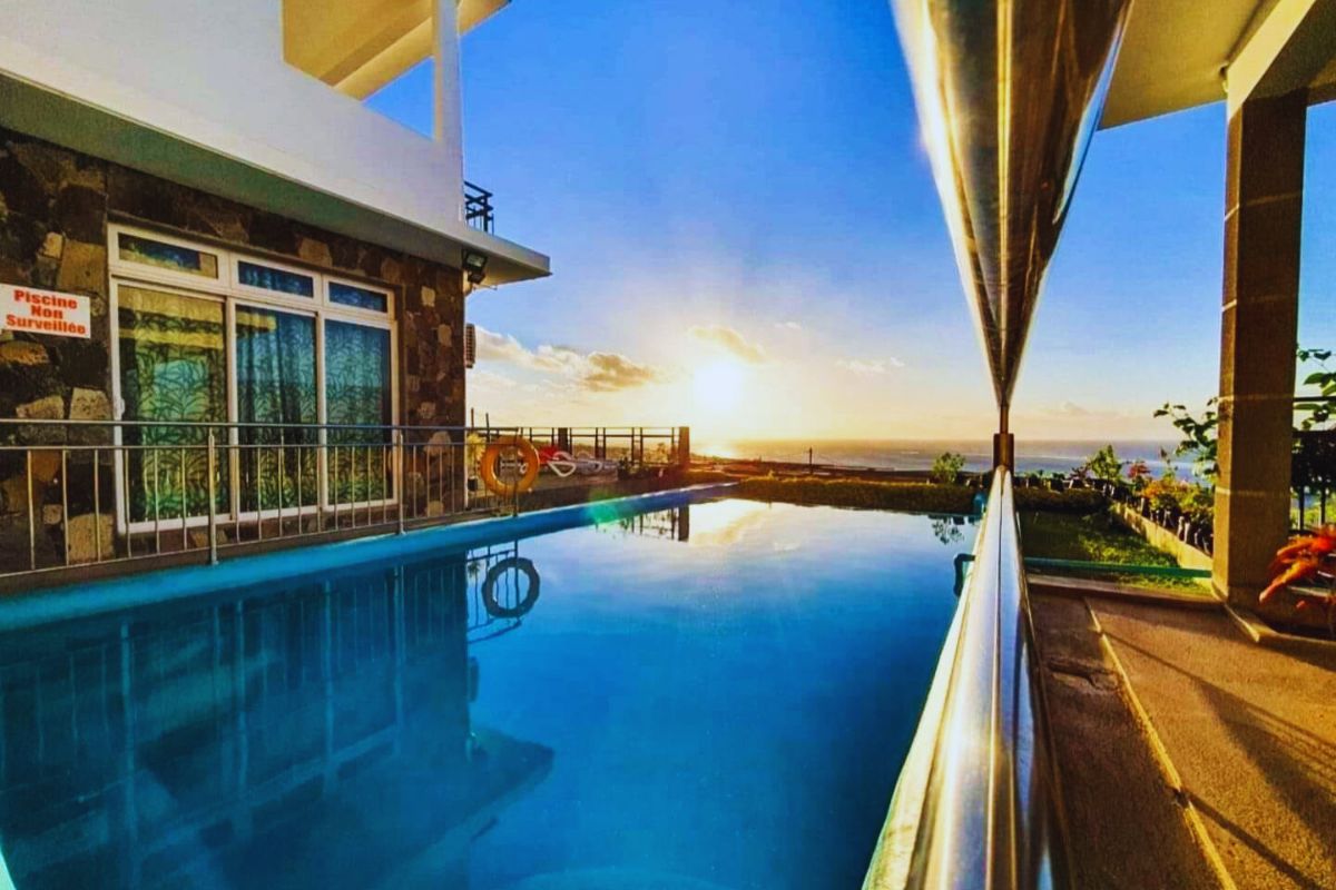 Villa Paradise Rodrigues Pool sunset