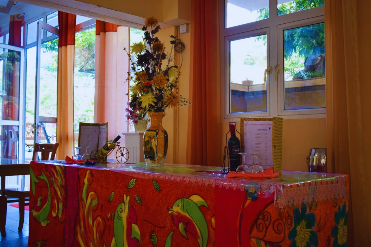 Auberge Anse Aux Anglais decor