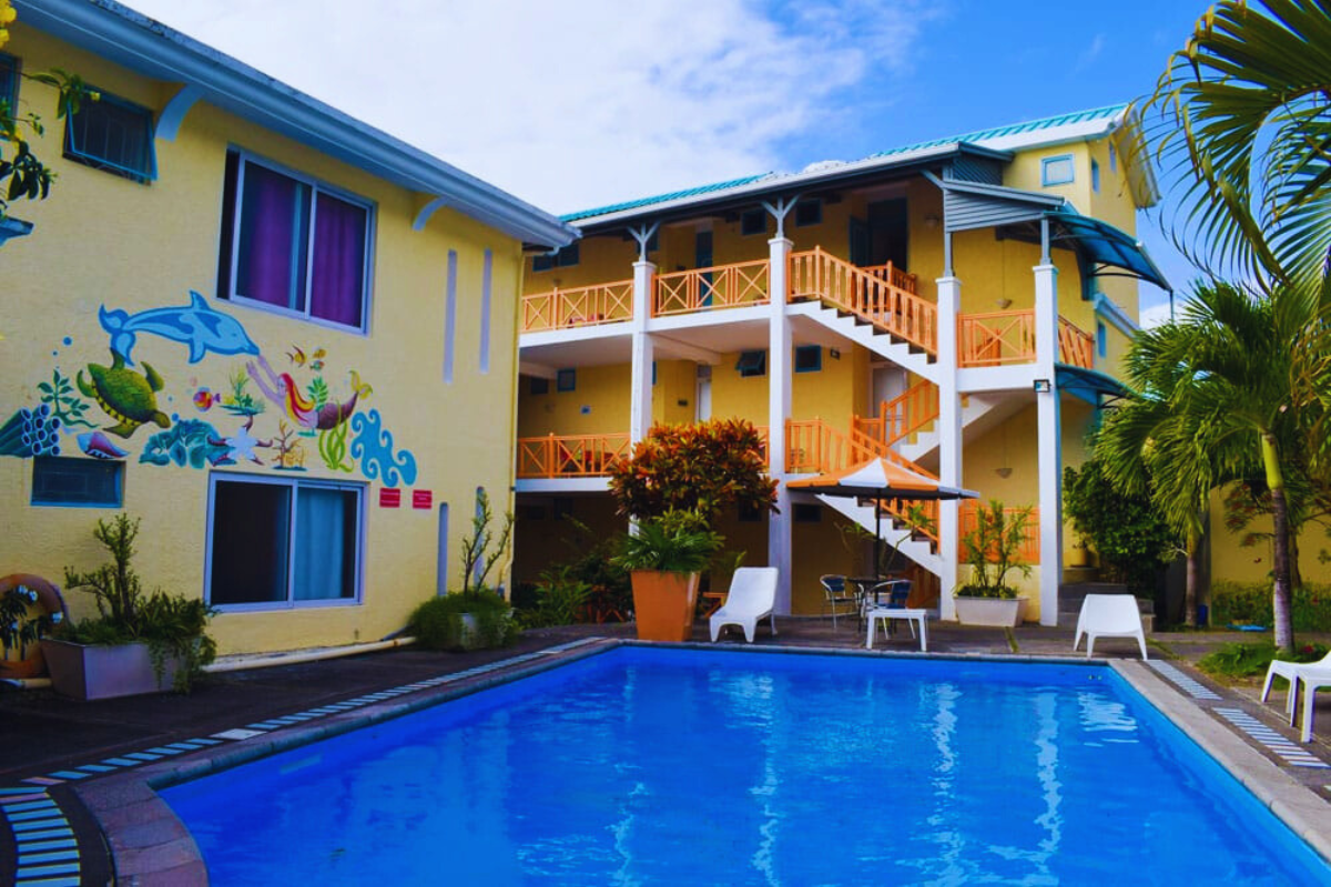 Auberge Anse Aux Anglais pool