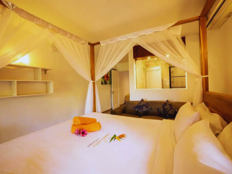 Flowers of Paradise Hotel Deluxe room