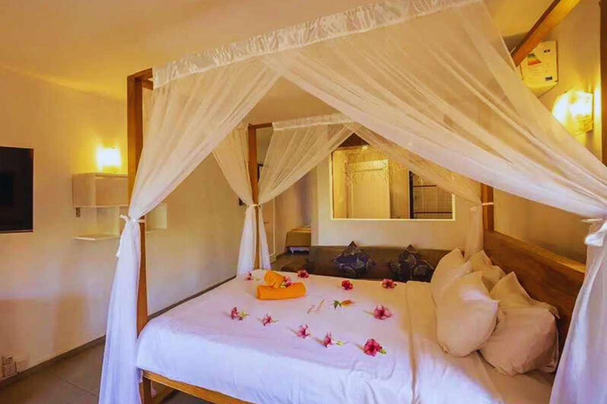 Flowers of paradise room