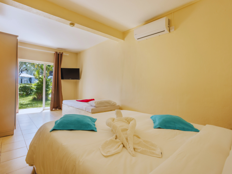 Garden view room bedding