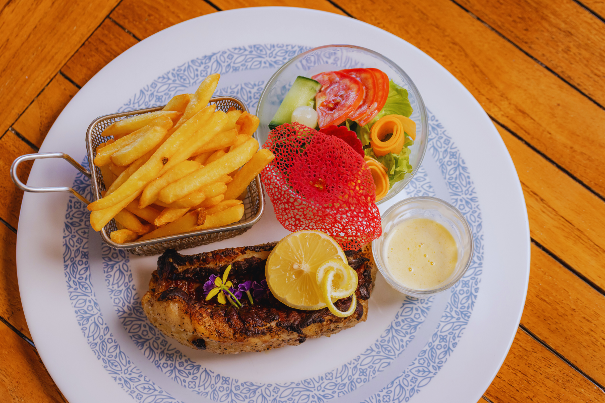 Cocotier Hotel dining