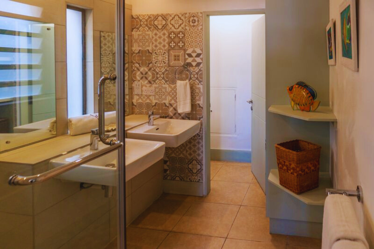Bel Azur apartment washroom