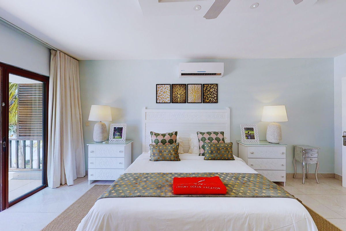 Bel Azur penthouse master bed