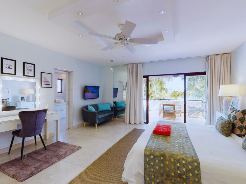Bel Azur penthouse master bedroom