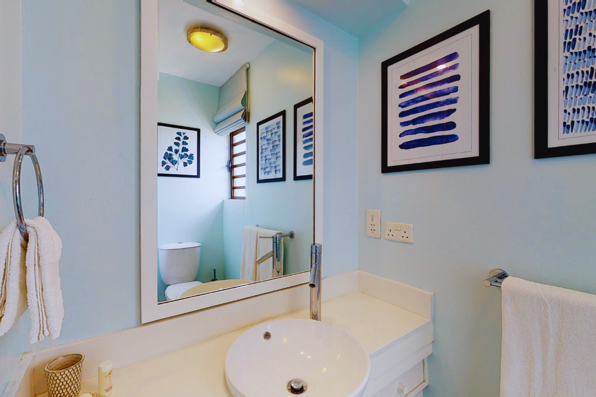 Bel Azur penthouse washroom