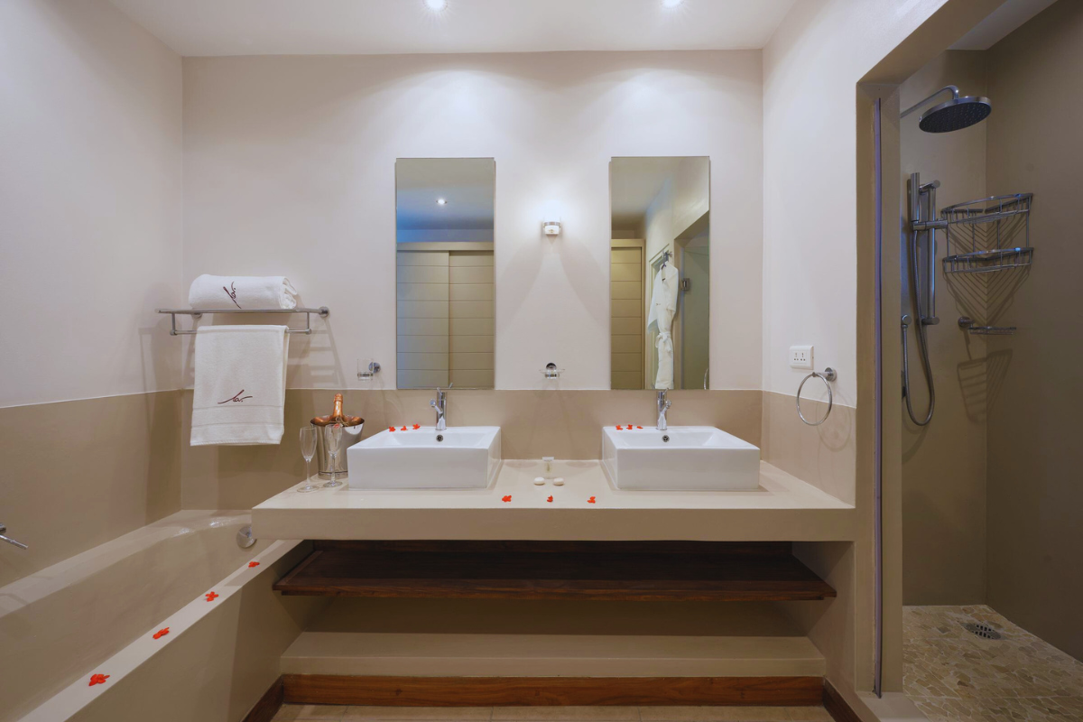 Bon Azur 2 bedroom washroom