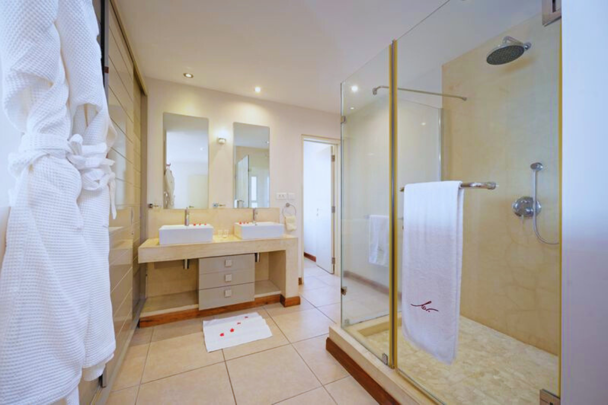 Bon Azur 4 bedroom Penthouse washroom
