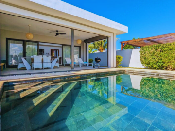 Corail Bleu front pool