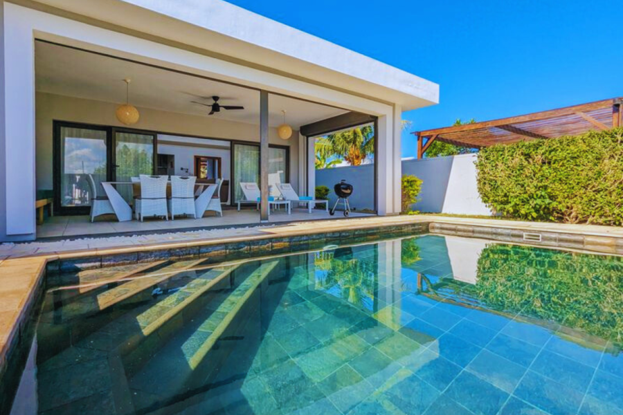 Corail Bleu front pool