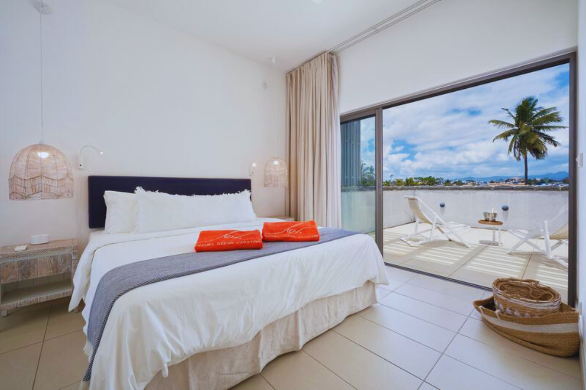 Les Estivales Beachfront Penthouses bed