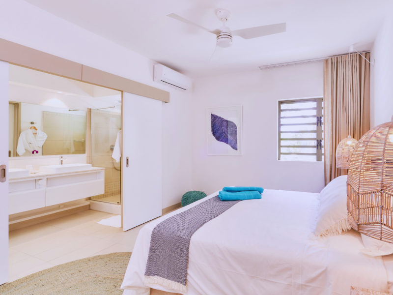Les Estivales Beachfront - bedroom