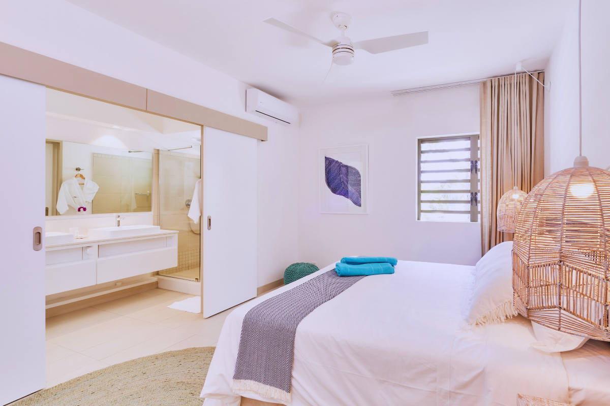Les Estivales Beachfront - bedroom
