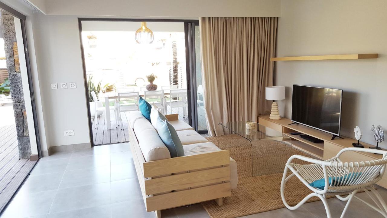 Choisy Les Bains 2 Bedroom Apartment – Garden & Pool View
