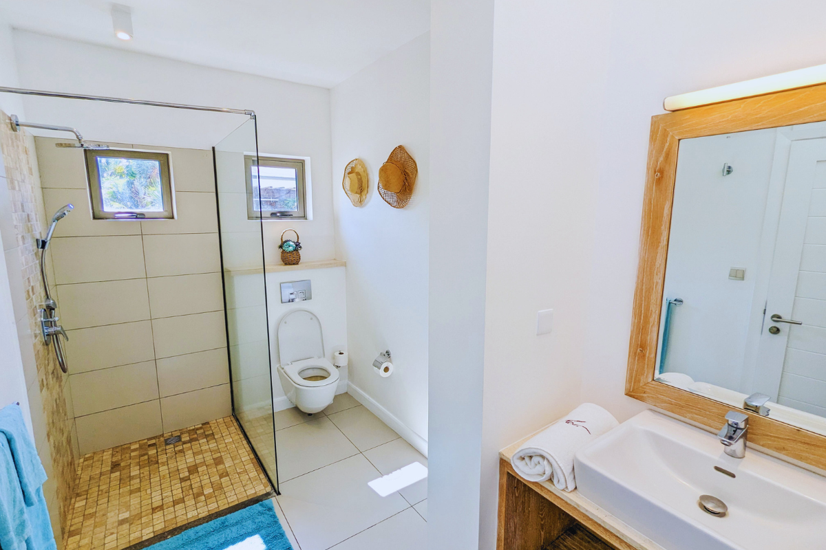 corail bleu 3 bedroom villa restroom