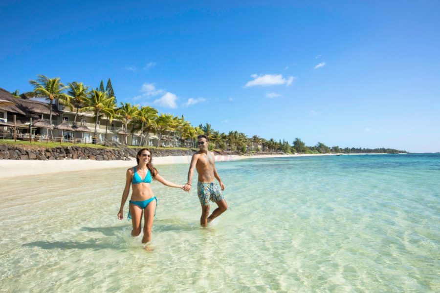 solana-beach-mauritius-couple-walking-beach