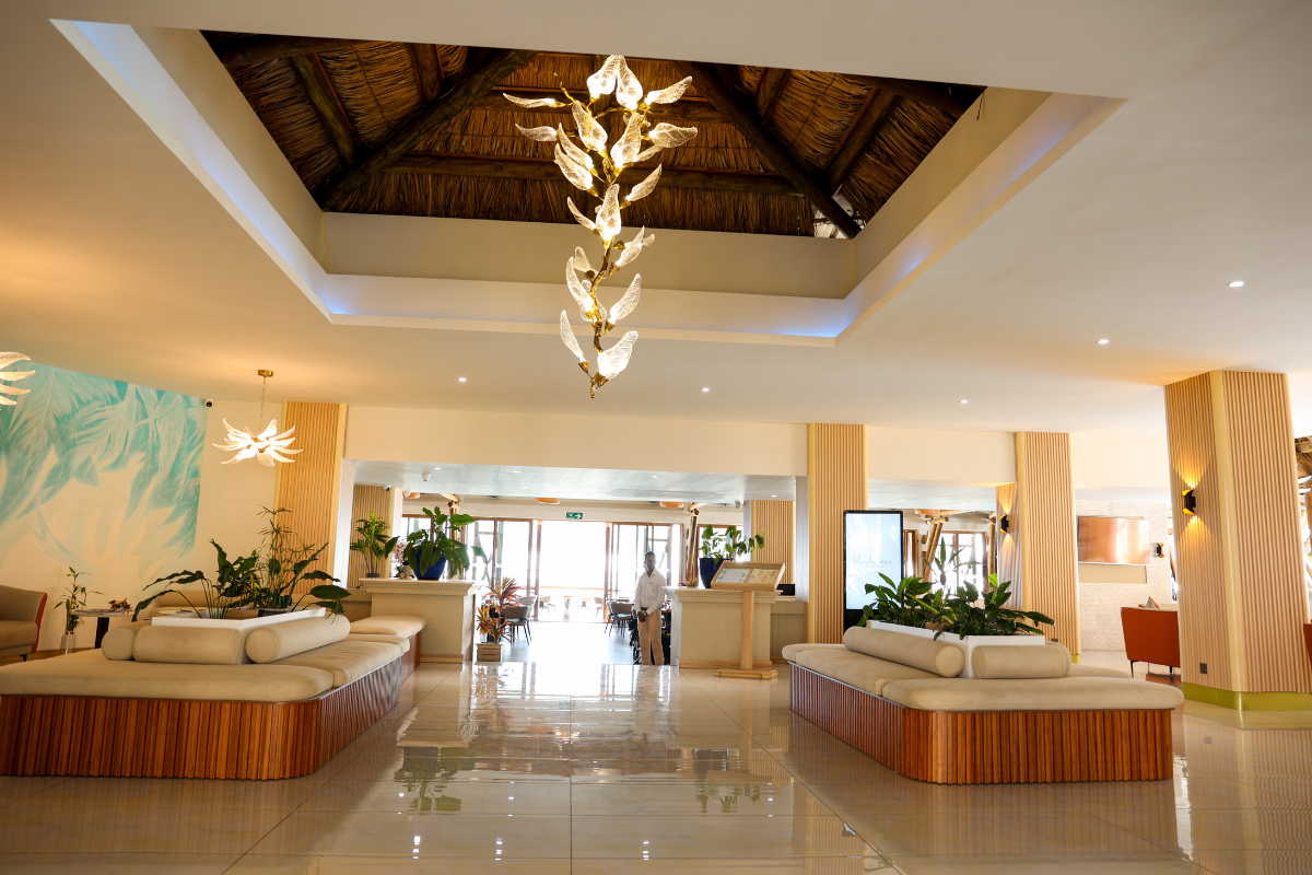 Entrance Pearle Beach Hotel