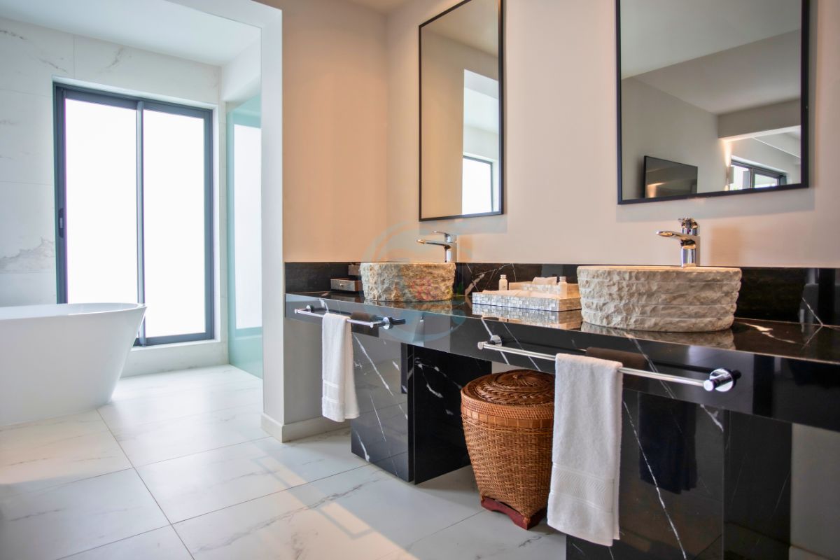 Sea Diamond Boutique Hotel & Spa – Junior Suite Bathroom