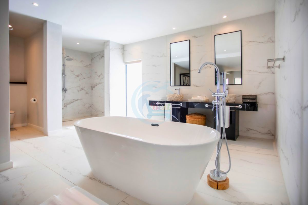 Sea Diamond Boutique Hotel & Spa – Junior Suite bath